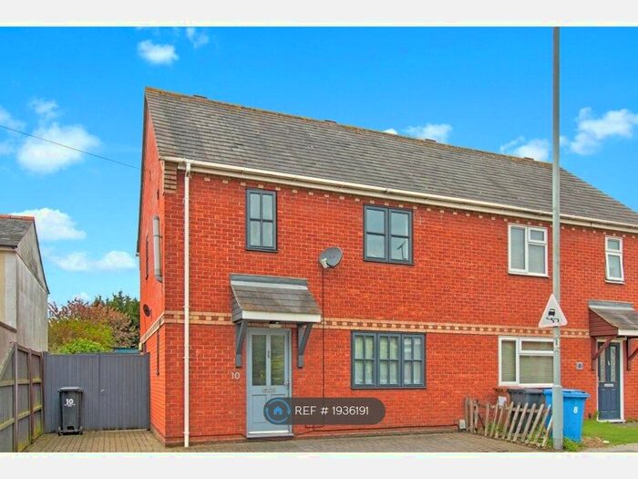 3 Bedroom Semi-Detached House To Rent In Cauldwell Hall Road, Ipswich, IP4