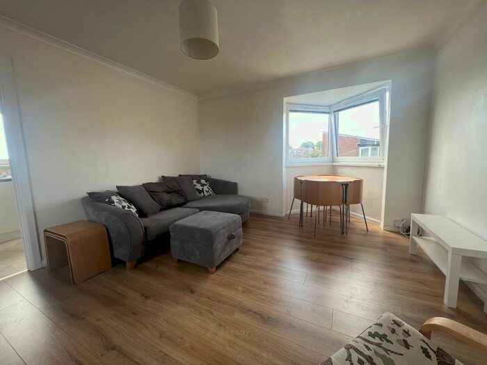 2 Bedroom Flat To Rent In Coed Edeyrn, Llanedeyrn, Cardiff, CF23