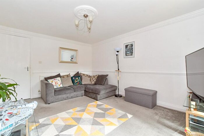 1 Bedroom Flat For Sale In Colville Mews, Billericay, Essex, CM12