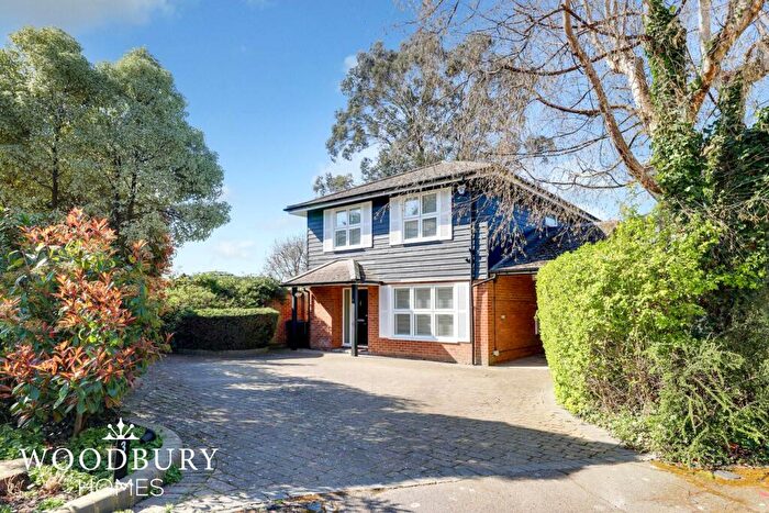 4 Bedroom Detached House For Sale In Rowans Way, Loughton, IG10