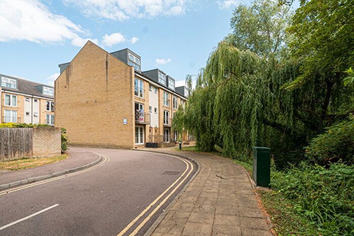 2 Bedroom Flat For Sale In Grove Road, Hitchin, SG4