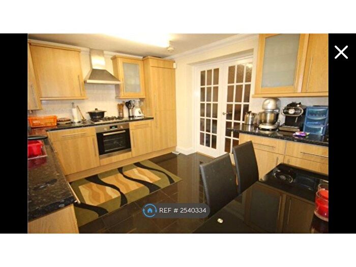 4 Bedroom Semi-Detached House To Rent In Temple Road, Hounslow, TW3