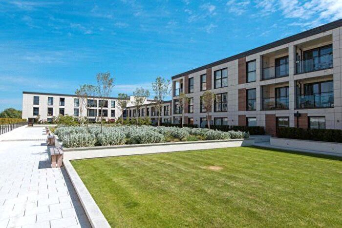 2 Bedroom Flat For Sale In Skerne Road, Kingston Upon Thames, Surrey, KT2