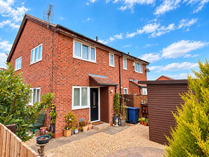 1 Bedroom Semi-Detached House For Sale In Cormorant Close, Washington, NE38