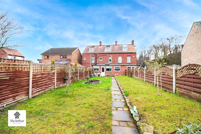 3 Bedroom Terraced House For Sale In Castlegate, Tickhill, Doncaster, DN11