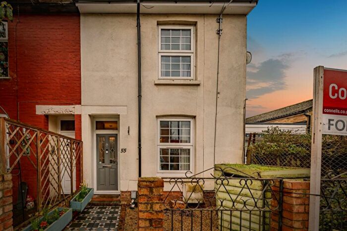 2 Bedroom End Of Terrace House For Sale In Ardenham Street, Aylesbury, HP19