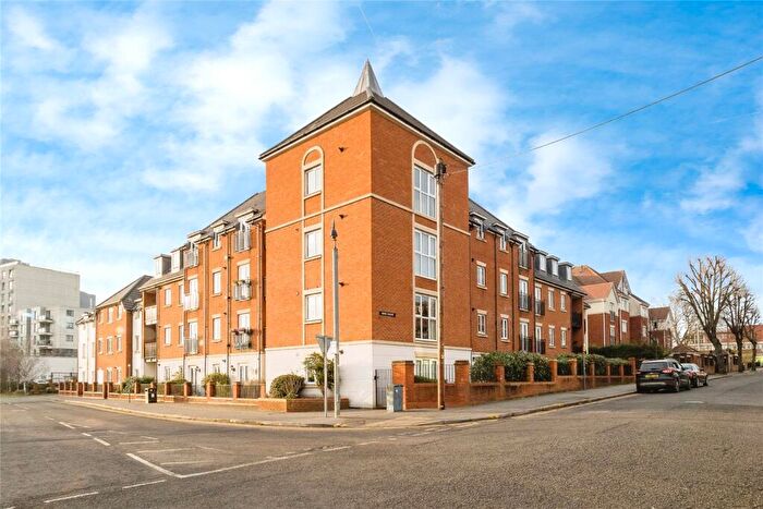 1 Bedroom Flat For Sale In Dolphin Approach, Romford, Essex, RM1