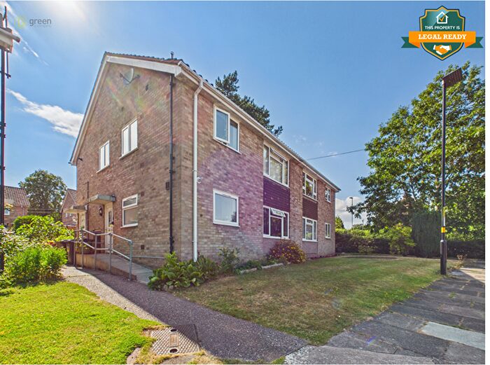 2 Bedroom Flat For Sale In Gibbons Road, Four Oaks, Sutton Coldfield, B75