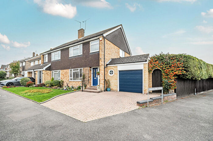 3 Bedroom Semi-Detached House For Sale In Mentmore Crescent, Dunstable, Bedfordshire, LU6