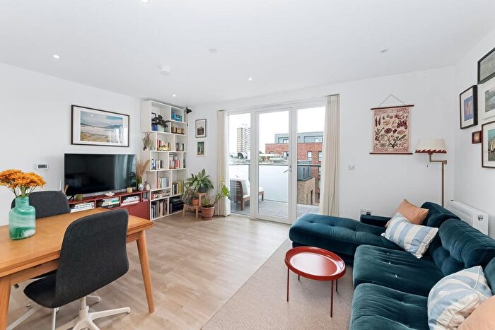1 Bedroom Flat For Sale In Carlton Grove, Peckham, London, SE15
