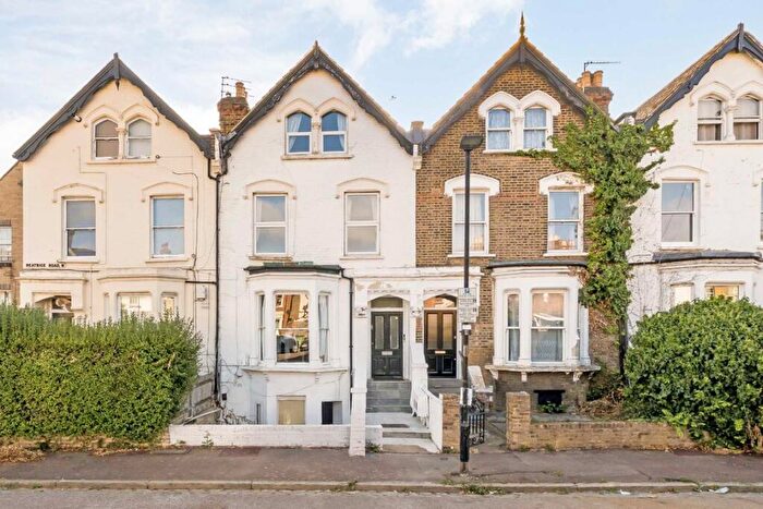 2 Bedroom Flat For Sale In Beatrice Road, London, N4