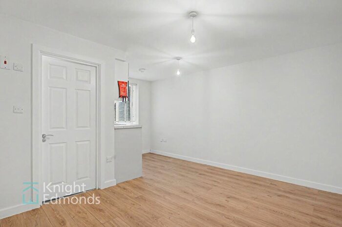 Apartment To Rent In Queen Anne Road, Coronet House, ME14