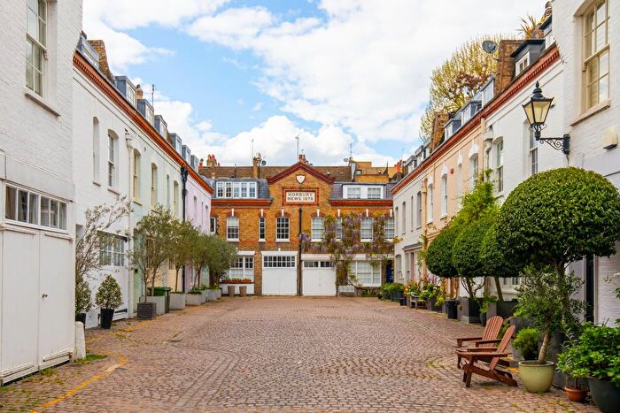 4 Bedroom Mews To Rent In Horbury Mews, London, W11