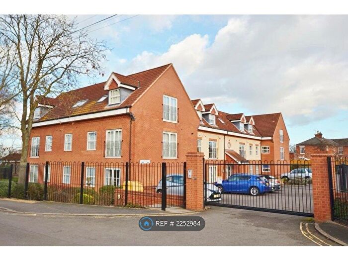 2 Bedroom Flat To Rent In Green Court, Bingham, Nottingham, NG13