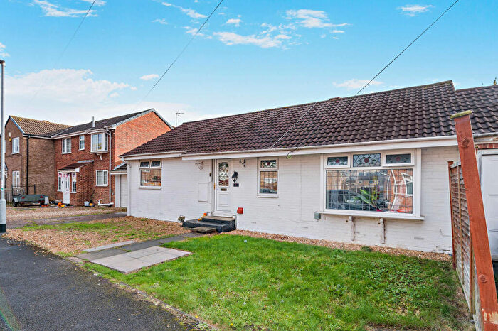 3 Bedroom Semi-Detached Bungalow For Sale In Poultney Garth, Hedon, HU12