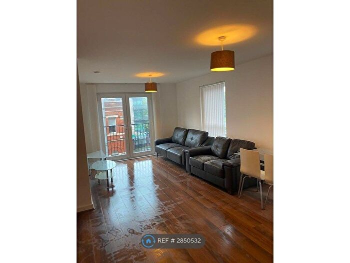 2 Bedroom Flat To Rent In Sillavan Way, Salford, M3