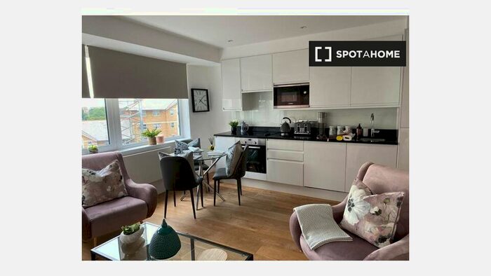 2 Bedroom Flat To Rent In High St, CR0