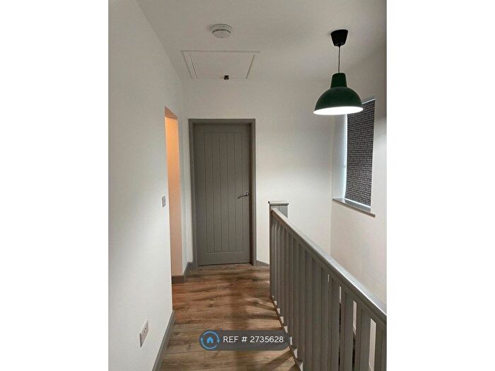 3 Bedroom Flat To Rent In Rickmansworth Lane, Chalfont St. Peter, Gerrards Cross, SL9