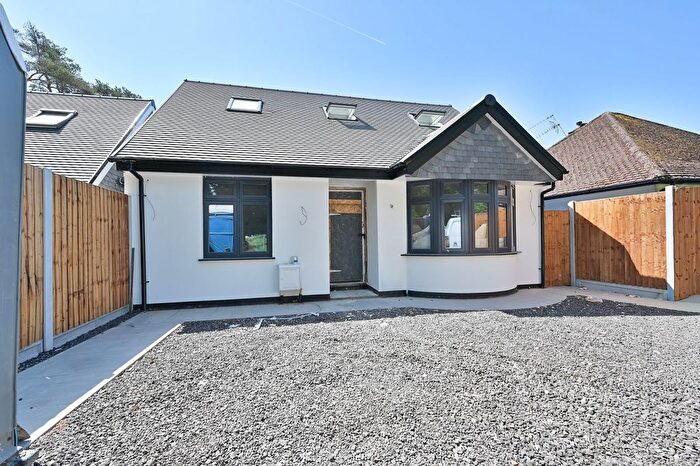 4 Bedroom Bungalow To Rent In Bucknalls Lane, Watford, Garston, WD25