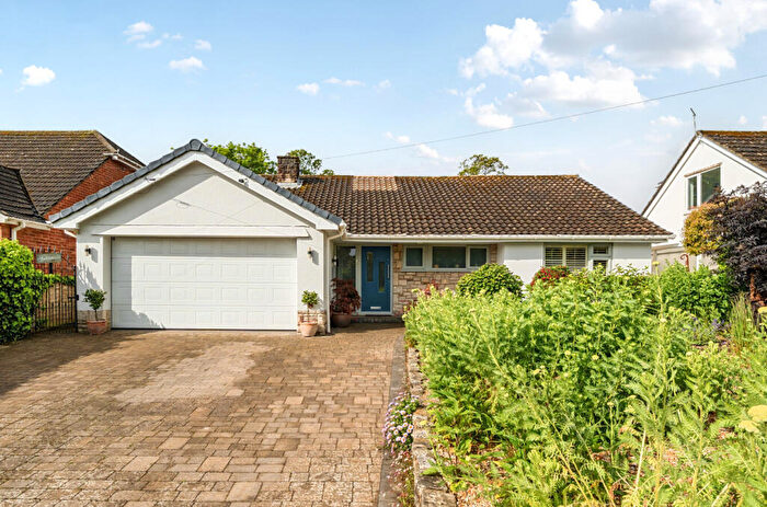 3 Bedroom Detached Bungalow For Sale In Friars Road, Friars Cliff, Christchurch, BH23