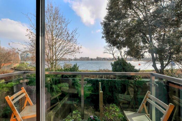 2 Bedroom Flat For Sale In Green Lanes, London, N4