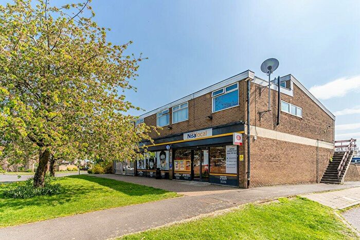 3 Bedroom Flat To Rent In School Lane, NN12