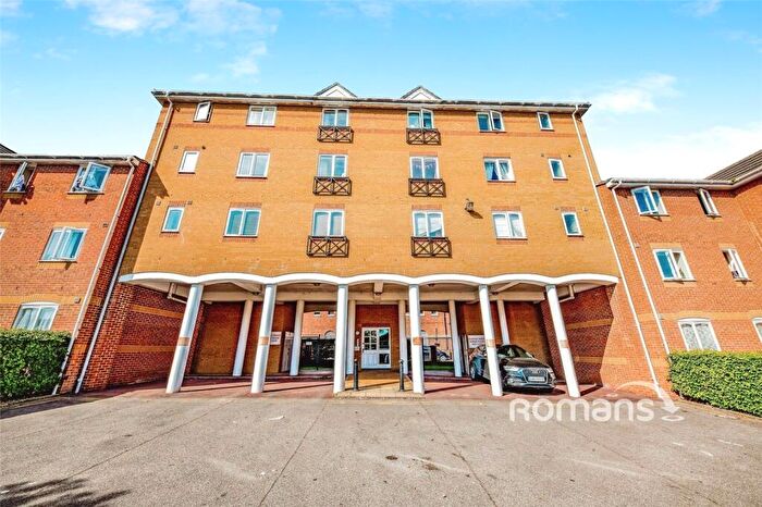 2 Bedroom Flat To Rent In Ascot Court, Aldershot, Hampshire, GU11