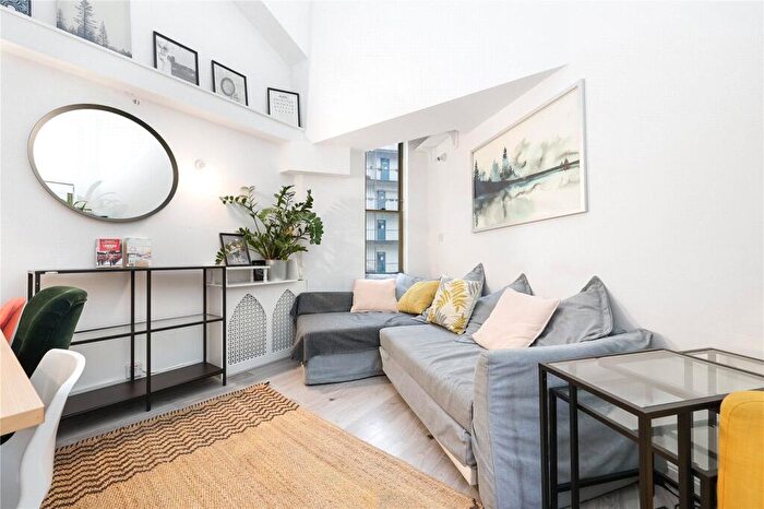 2 Bedroom Apartment To Rent In Commercial Road, E14