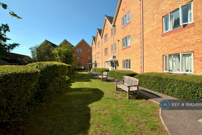2 Bedroom Flat To Rent In Merrywood Court, Bristol, BS4
