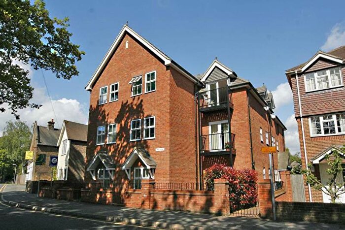 2 Bedroom Flat To Rent In Mill Cleave, West Byfleet, KT14