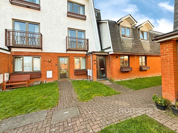 2 Bedroom Flat To Rent In Braeside, Binfield, Bracknell, RG12