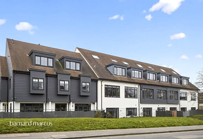 2 Bedroom Flat For Sale In Station Road, Dorking, RH4