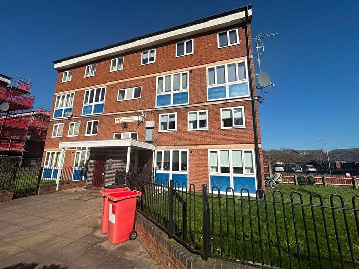 3 Bedroom Maisonette To Rent In Chetton Green, Wolverhampton, WV10