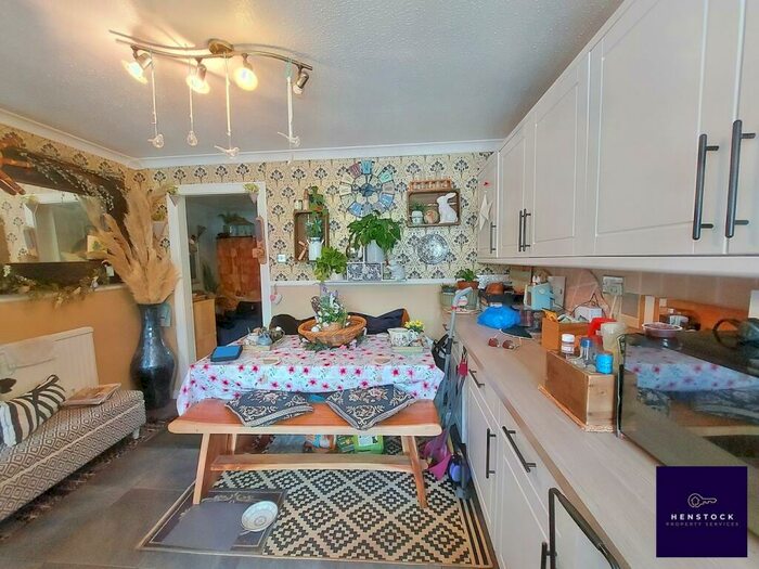 3 Bedroom Terraced House For Sale In Wood Street, Middleton, Manchester, M24