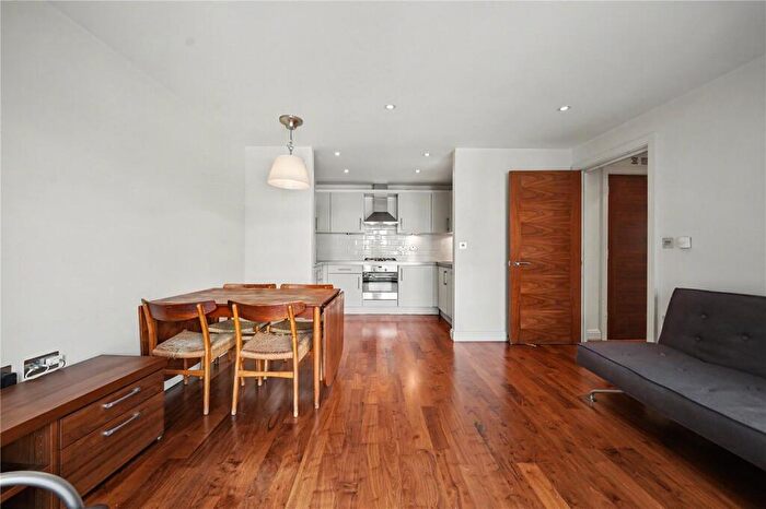 1 Bedroom Apartment For Sale In Clerkenwell Road, London, EC1M - Photo 3