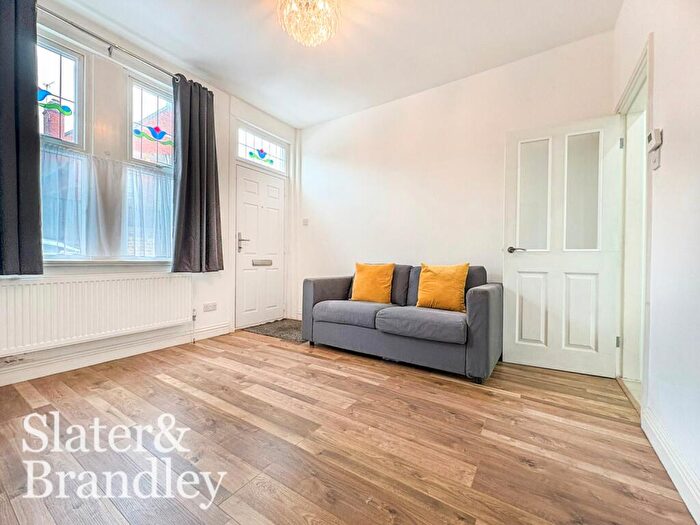 2 Bedroom Terraced House To Rent In Lyndhurst Road, Nottingham, NG2