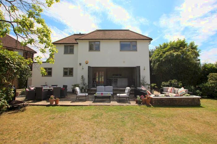 5 Bedroom Detached House To Rent In Pyrford, GU22