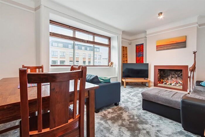 3 Bedroom Flat To Rent In Kingston Road, Wimbledon, SW19