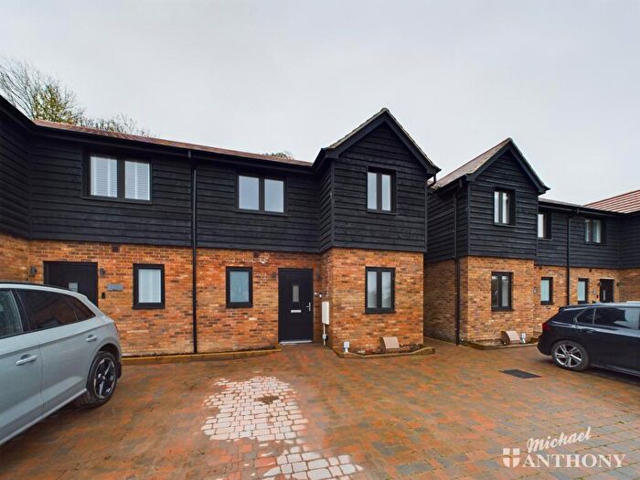 3 Bedroom Semi-Detached House For Sale In Sewell Springs, Dunstable, LU6