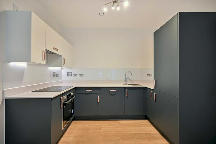 1 Bedroom Flat To Rent In Walton Court, Walton-On-Thames, KT12