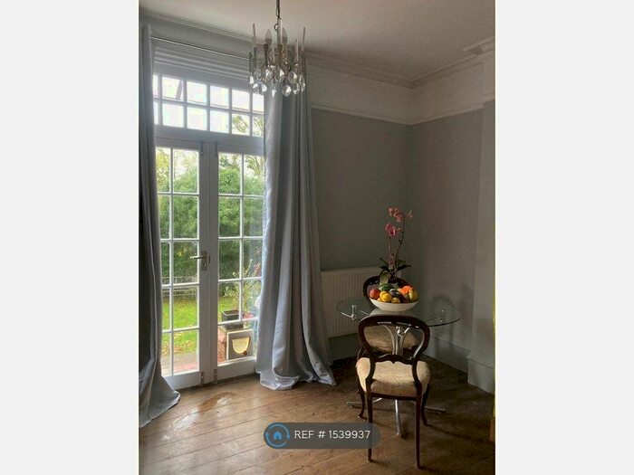 1 Bedroom Flat To Rent In Kings Grove, Maidenhead, SL6