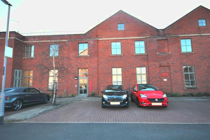 2 Bedroom Flat To Rent In The Foundry, Camlough Walk, Chesterfield, S41