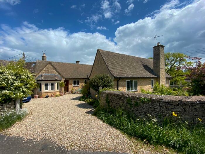 3 Bedroom Detached Bungalow For Sale In Arlington Green, Bibury, Cirencester, GL7