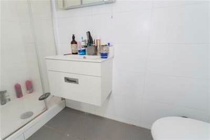 1 Bedroom Flat To Rent In Beehive Place, London, Brixton, SW9