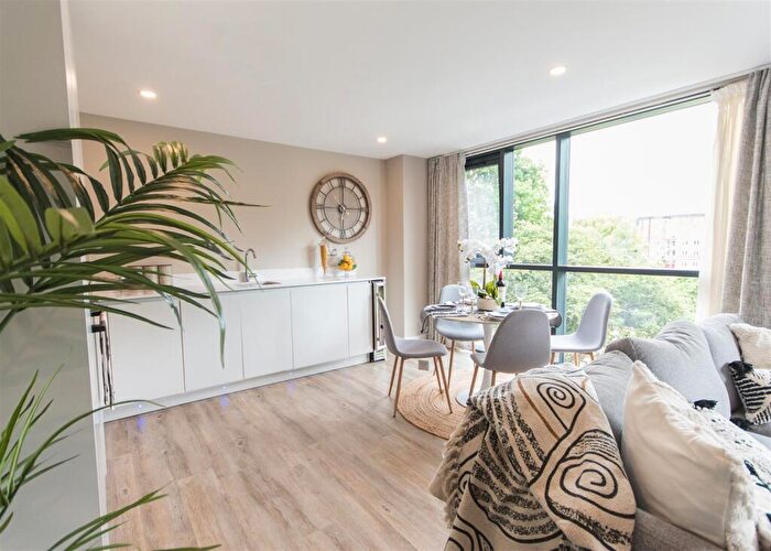 1 Bedroom Apartment To Rent In The Glass House, HU1