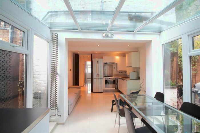 2 Bedroom Flat To Rent In Goldsboro Road, London, SW8