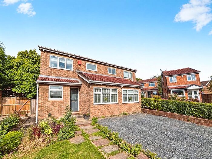 2 Bedroom Semi-Detached House For Sale In Lochy Road, Bradford, BD6