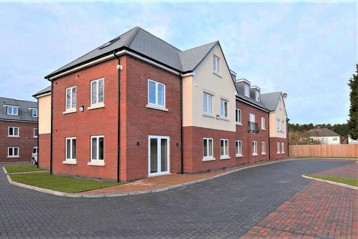 3 Bedroom Flat To Rent In Danelaw Court, Hinckley, LE10
