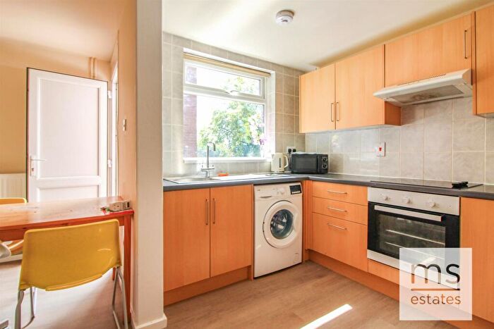 3 Bedroom Terraced House To Rent In £pppw Park Road, Lenton, Nottingham, NG7