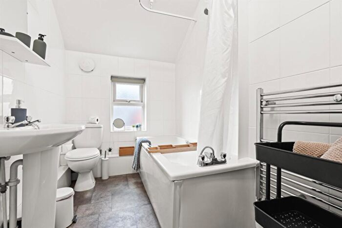1 Bedroom Apartment To Rent In , NG7